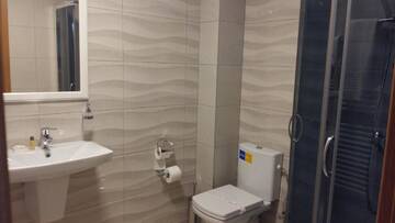 Фото номера Номер с кроватью размера «queen-size» Отель Hotel Bulevard Prestige г. Слатина 7